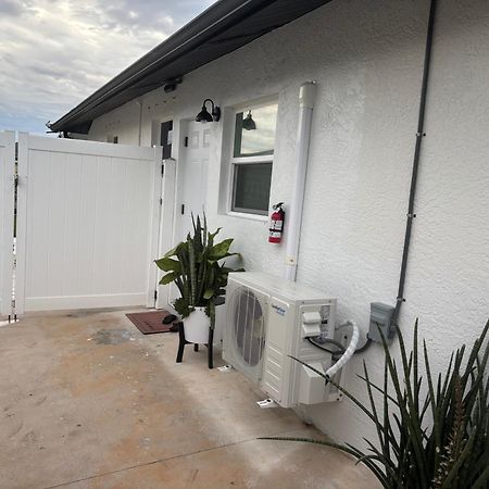 Cozy Tiny Home Cape Coral Bagian luar foto